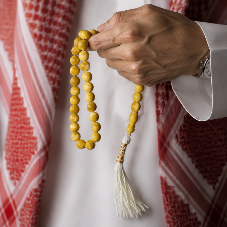 مسباح معجون كهرمان فواح اصفر معرق كركوشة ابيض ذهبي شعر ناعم تفصال