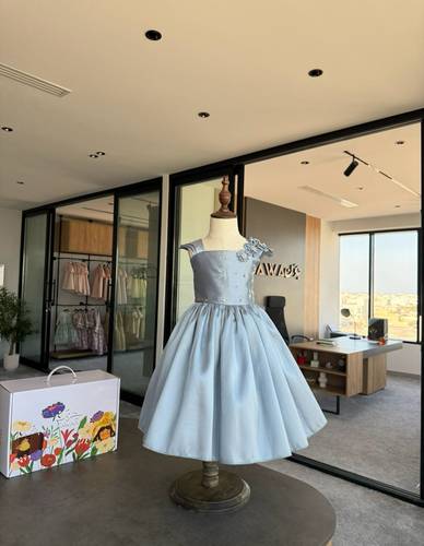 Luxurious grey Dress with Elegant Flowers