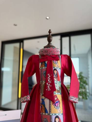   طوق شعر إماراتية طباعة خاصة - أحمر