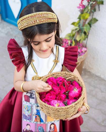 طوق شعر عمان عبر الزمان