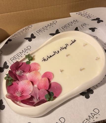 شمعة في قالب كونكريت 