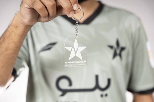 ميدالية شفافة محفور بشعار النادي 