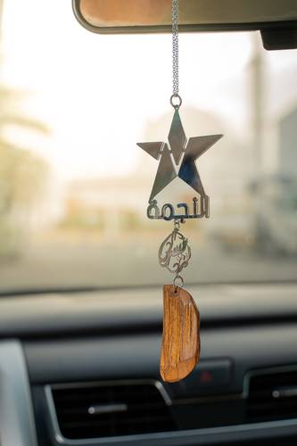 ميدالية النجمة المعطرة للسيارة باسمك (الطلب مسبق ) 
