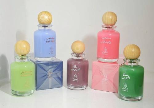 Musk bride , patchouli apple , blueberry grapes , pomegranate red berries , powder