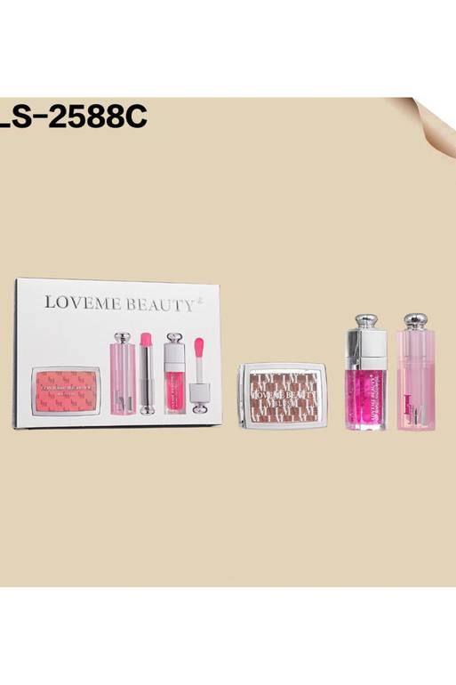 مستحضرات تجميل للشفاه من علامة LoveMe Beauty، وتتضمن المجموعة ملمع شفاه (Lip Gloss) وأحمر شفاه.