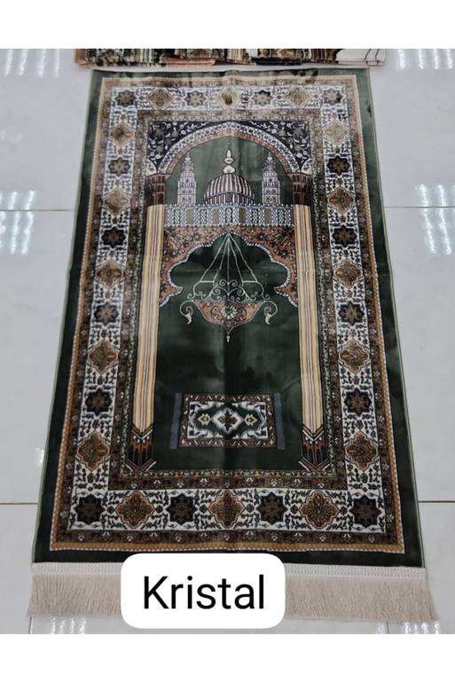 سجادة صلاة بنقوش إسلامية.