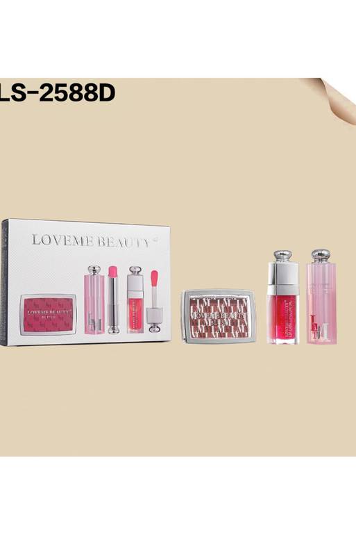 مستحضرات تجميل للشفاه من علامة LoveMe Beauty، وتتضمن المجموعة ملمع شفاه (Lip Gloss) وأحمر شفاه.