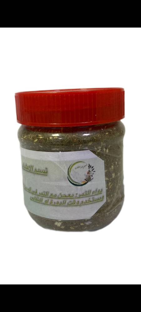 يعجن مع تمر