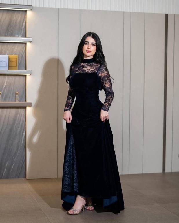 فستان سهرة نوره المخملي بالدانتيل الفاخر