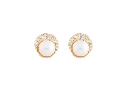Diamond Earring with Pearl Stone and 18K Yellow Gold