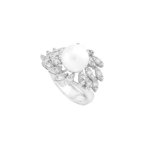 Diamond Ring with Pearl stone and 18KT White Gold