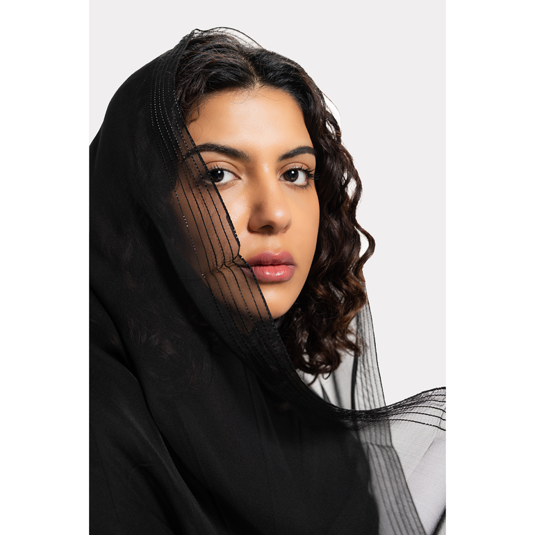 طرحه حرير طبيعي - طبقه | بخطوط زري (أسود)