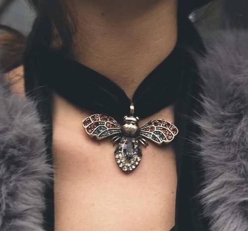 Bee Choker
