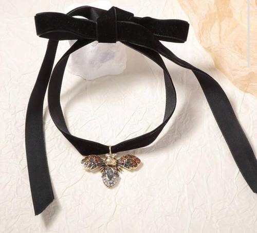 Bee Choker