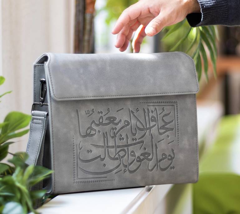 حقيبة غيث بطابع عربي - رمادي 