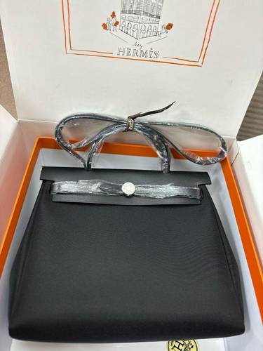 Hermes here bag size 31     