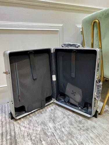 Size 20 rimowa silver