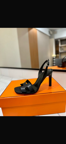 Size 38 Hermes heels black
