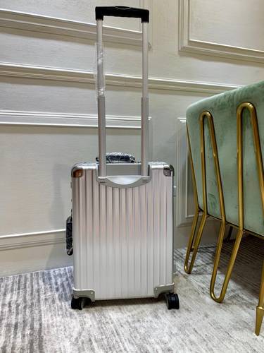 Size 20 rimowa silver