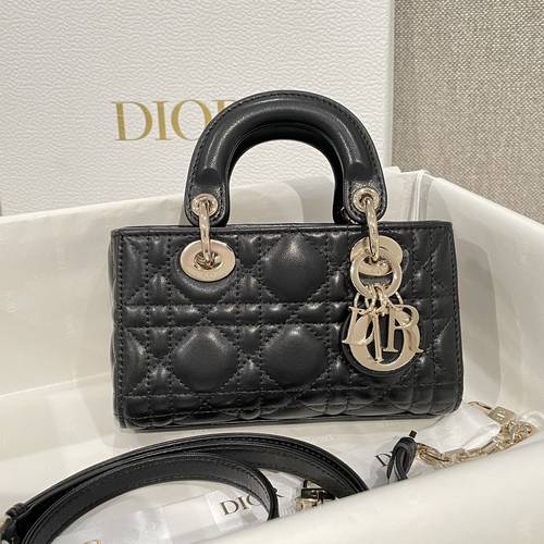 اسود Dior 16