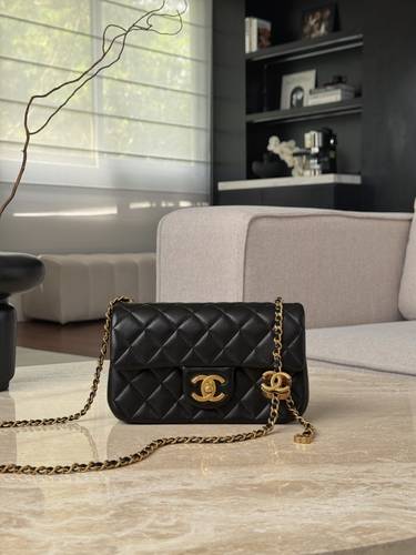 Chanel  black size 20