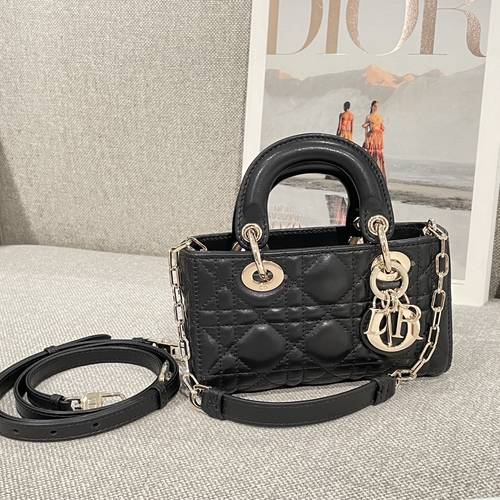 اسود Dior 16