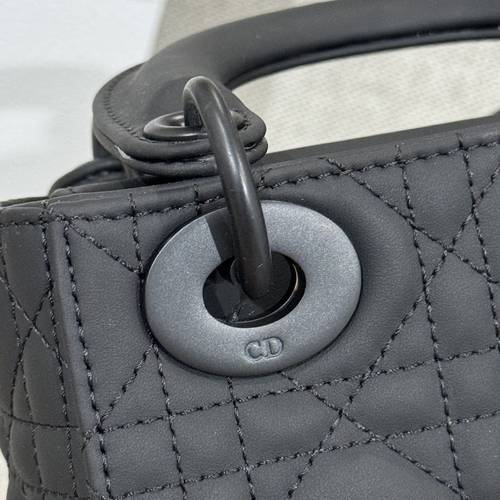 Matt  lady dior size 17