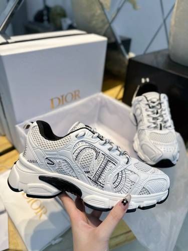 حذاء رياضي Dior  ابيض