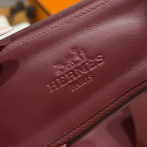 Red wine Hermes. Sandal