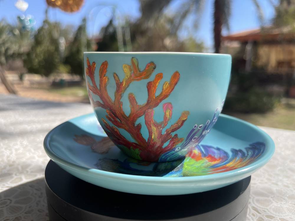 كوب سيراميك لون ازرق برسم يدوي 