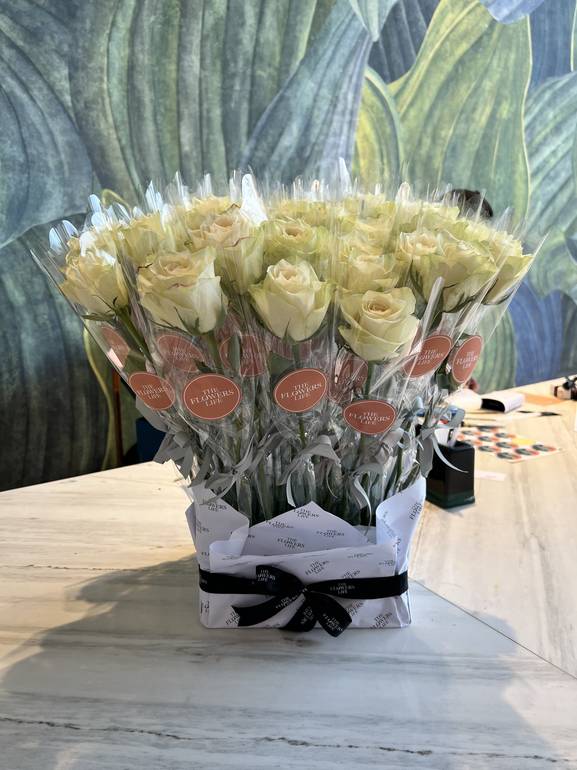 STAND SINGLE WHITE ROSES - 50 PCS