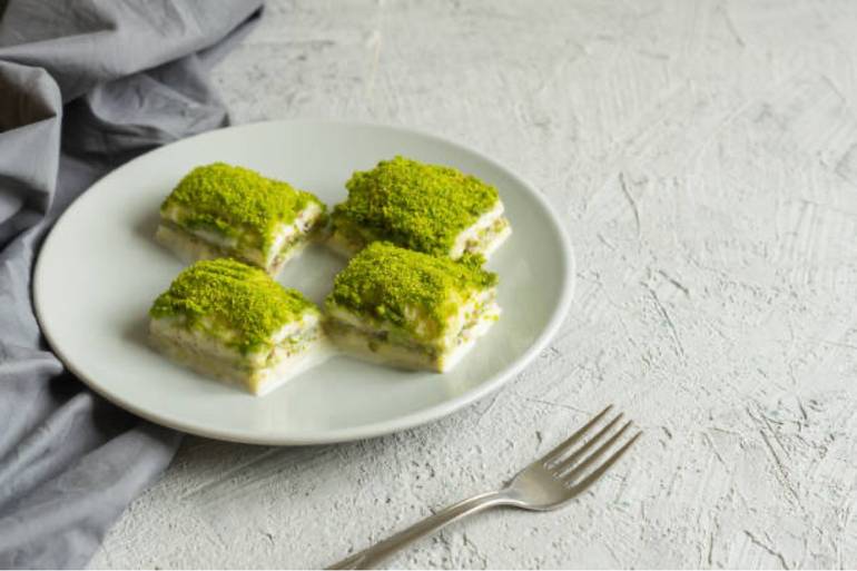 Cold Milk Pistachio Baklava (Sotlu - 500g)