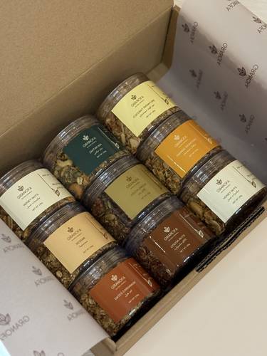 صندوق 9 علب صغيرة 130g من إختيارك
