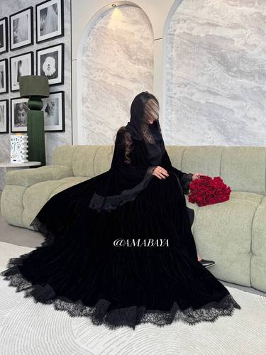 عباية( سحاب  )قصه كلوش  قماش مخمل + قماش دانيل 