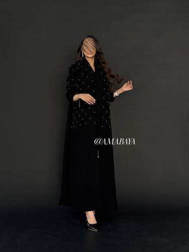 عبايه (توق )قصه بليزر قماش كريب بشك لولو مبطنه 