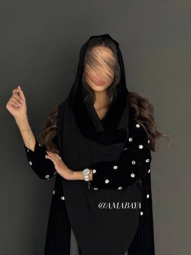 عبايه (اميره) قماش مخمل مبطنه بتفته شك يدوي كريستال سوارفسكي
