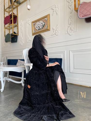 عباية ( مخمليه)مخمل مطرزة بالترتر 