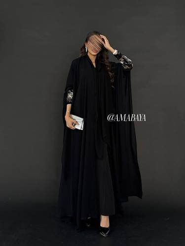 عبايه ( ملك )قماش كريب+شيفون بأكمام شك