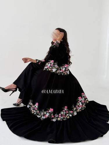 عبايه(سارا) قماش كريب بشك ترتر ملون