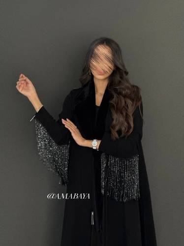 عبايه (شوق) قماش كريب ومخمل قصه نص كلوش بأكمام كريستال هدب