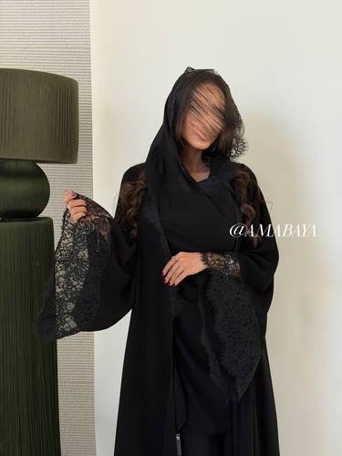 عباية ( لورا )  قماش كريب + دانتيل قصه كلوش