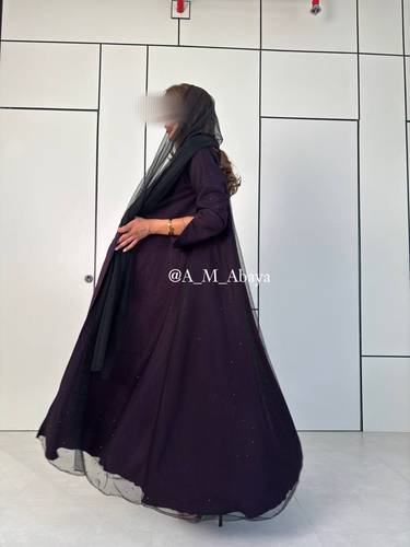 عبايه(بنفسج ) قماش كريب باللون البنفسجي وتل باللون الاسود مرصع بالكريستال الاسود