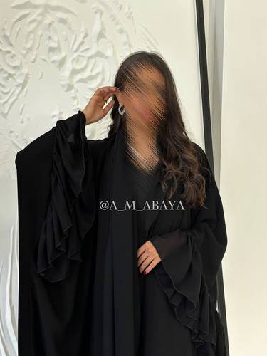 عبايه (ترف) بشت قصه فراشه بأكمام شيفون كسرات