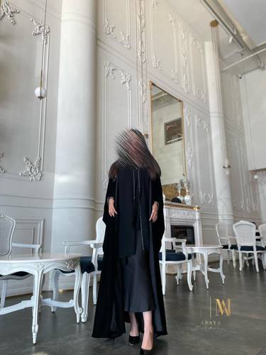 عبايه(عريب)بشت سوداء مخمل