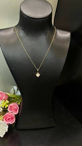 عقد ذهب عيار 18