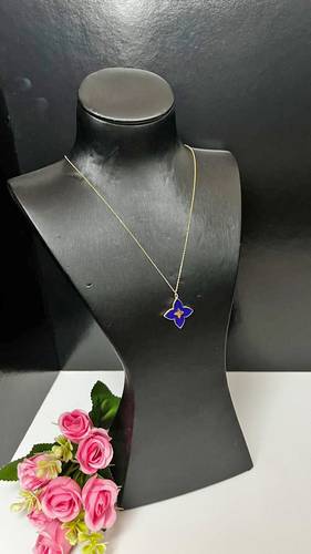 عقد ذهب عيار 18