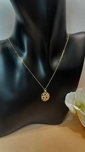 عقد ذهب عيار 18