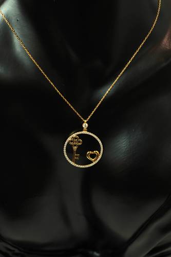 عقد ذهب عيار 18
