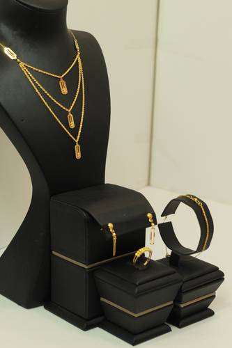 طقم ذهب عيار 21