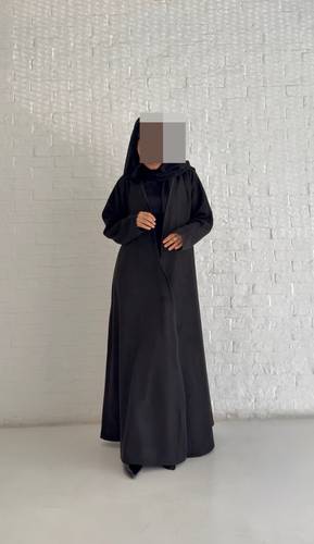 شامواه / من الخلف تفته حرير مع اطراف العبايه والاكمام